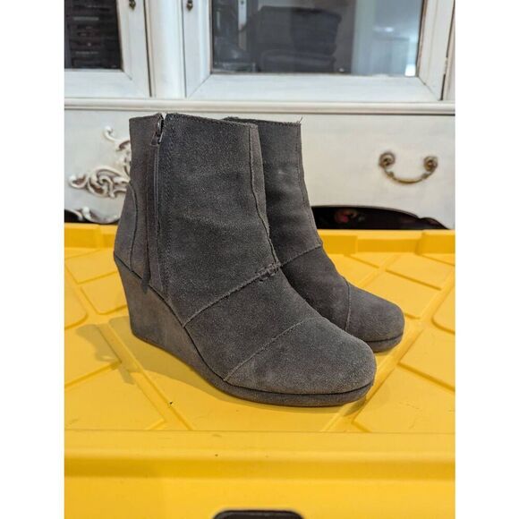 Toms Grey Suede Booties! - Picture 3 of 8
